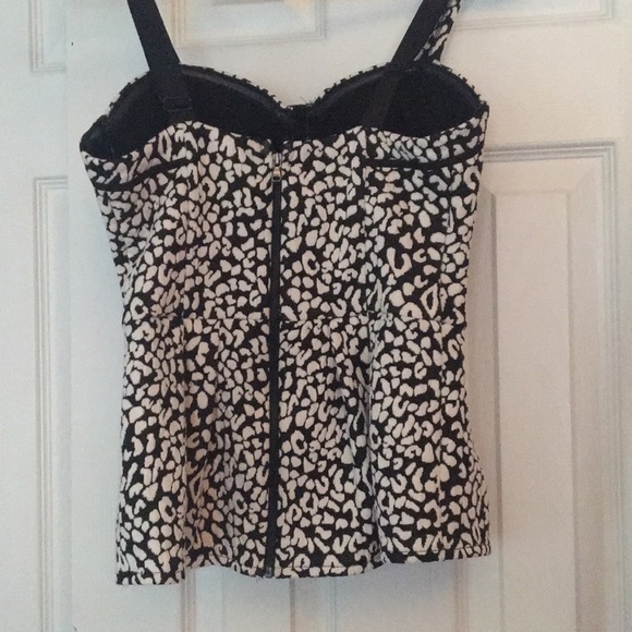 NWT!! Guess Bustier Top! Size Small - Picture 3 of 4